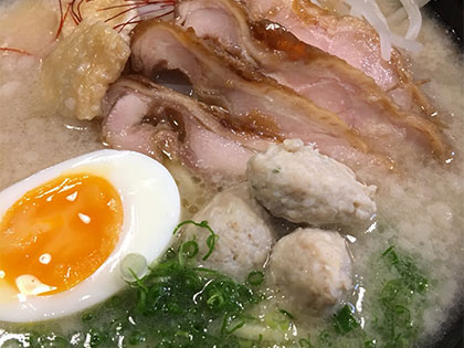 地鶏白醤油ラーメン 鶏真