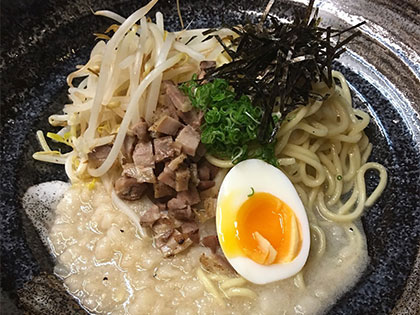 地鶏白醤油ラーメン 鶏真