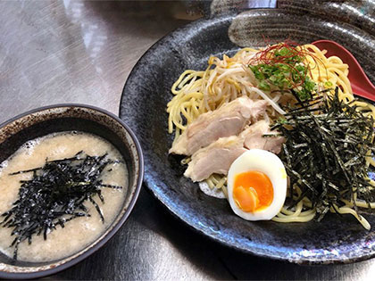 地鶏白醤油ラーメン 鶏真